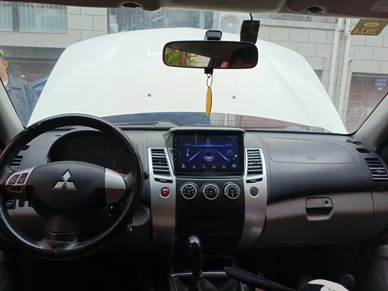 Mitsubishi Pajero Sport 2013 2.4L Manual Two-Wheel Drive Comfort Edition — миниатюра 19