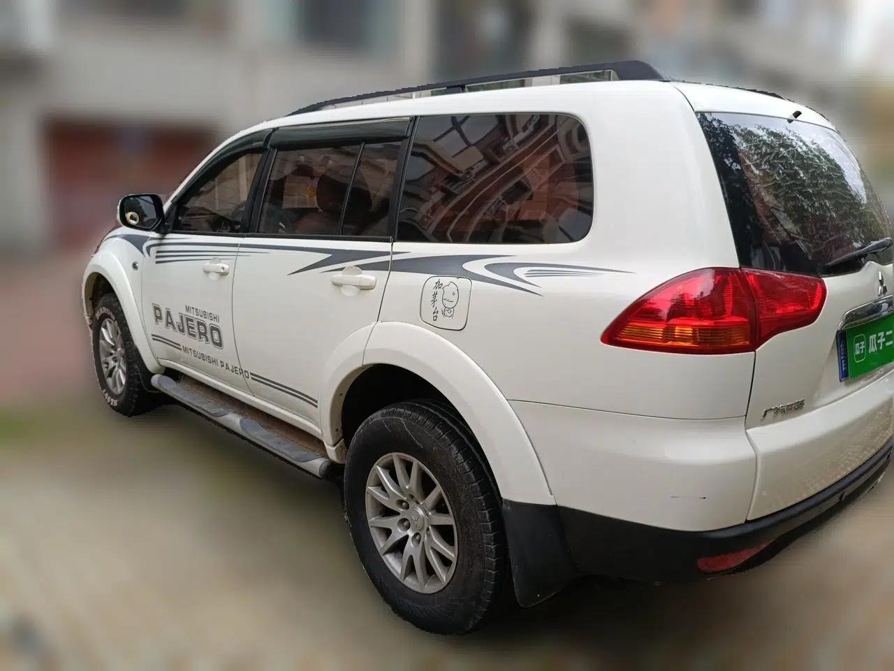 Mitsubishi Pajero Sport 2013 2.4L Manual Two-Wheel Drive Comfort Edition — миниатюра 4