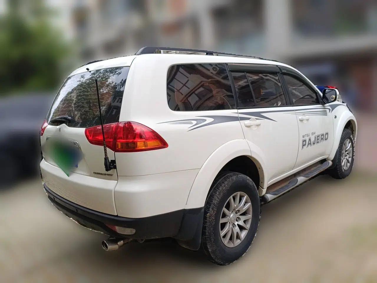 Mitsubishi Pajero Sport 2013 2.4L Manual Two-Wheel Drive Comfort Edition — миниатюра 6
