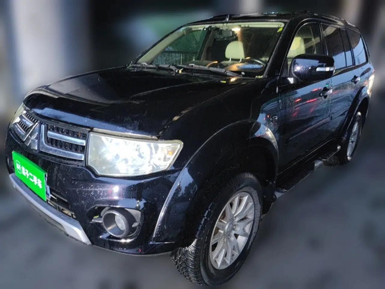 Mitsubishi Pajero Sport 2013 3.0L Automatic Two-Wheel Drive Luxury Edition — миниатюра 1
