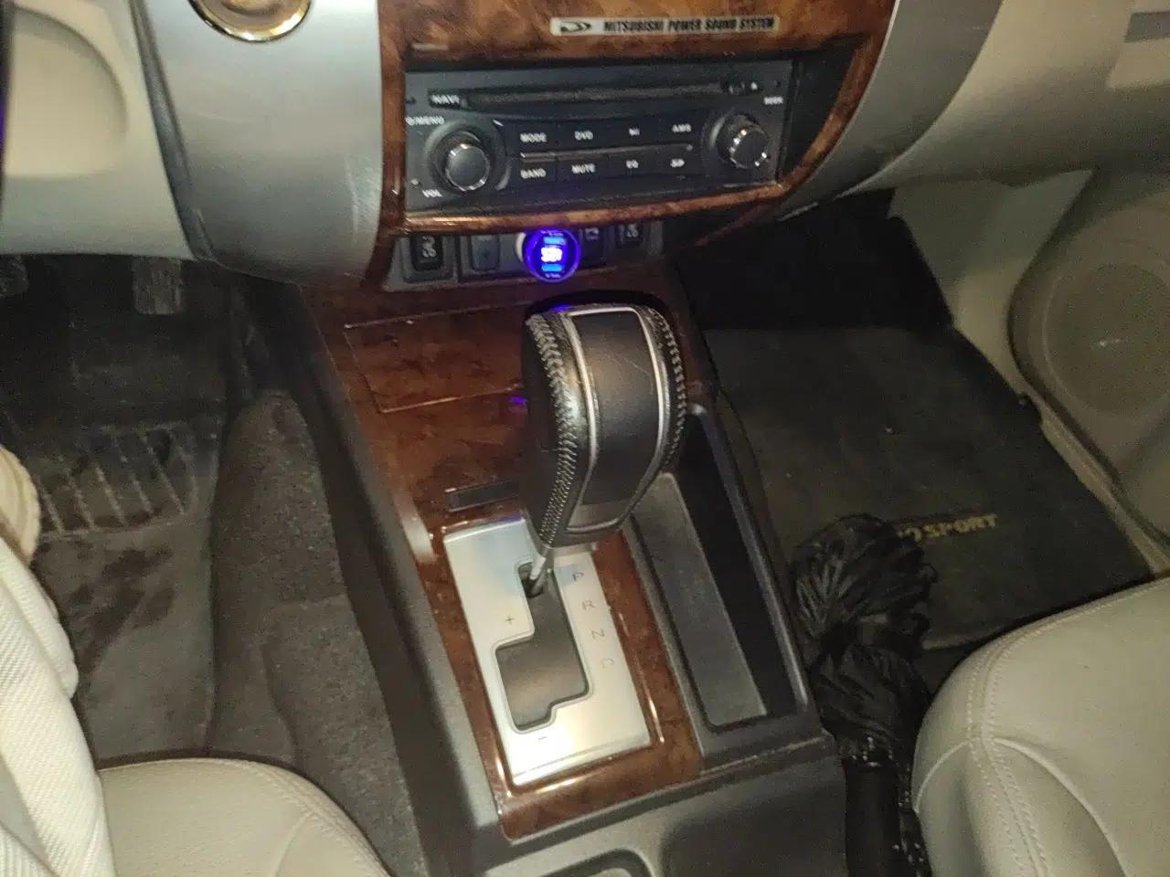 Mitsubishi Pajero Sport 2013 3.0L Automatic Two-Wheel Drive Luxury Edition — миниатюра 15
