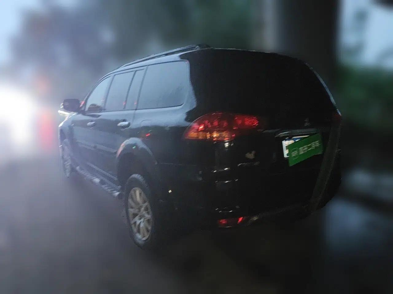 Mitsubishi Pajero Sport 2013 3.0L Automatic Two-Wheel Drive Luxury Edition — миниатюра 4