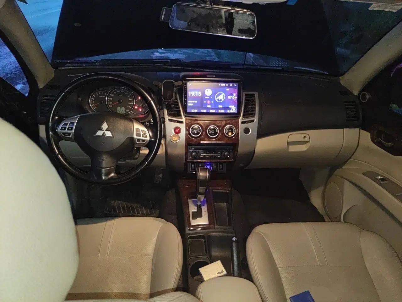 Mitsubishi Pajero Sport 2013 3.0L Automatic Two-Wheel Drive Luxury Edition — миниатюра 10