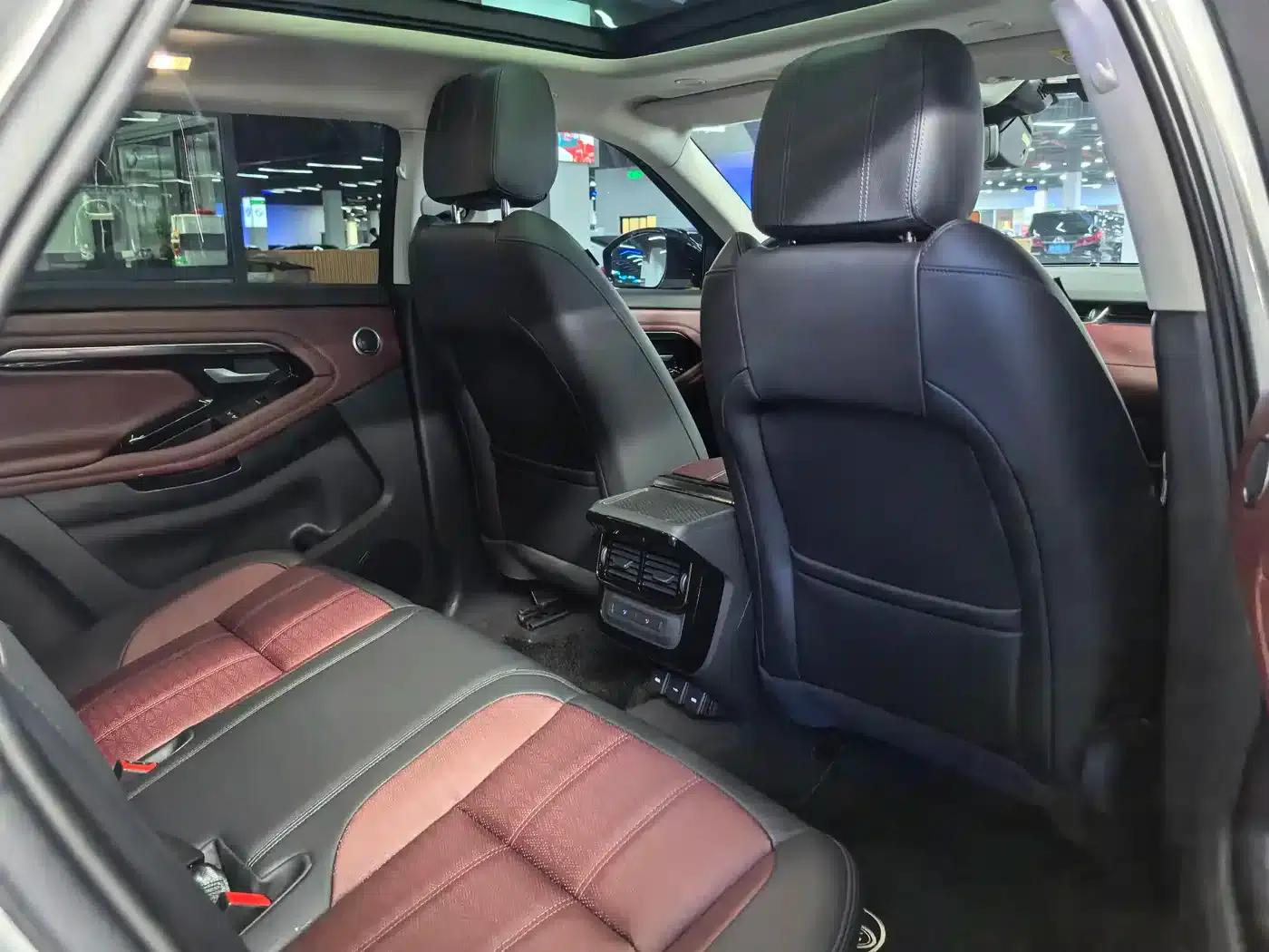 Range Rover Evoque 2021 Model: Evoque L 249PS R-Dynamic First Edition — миниатюра 14