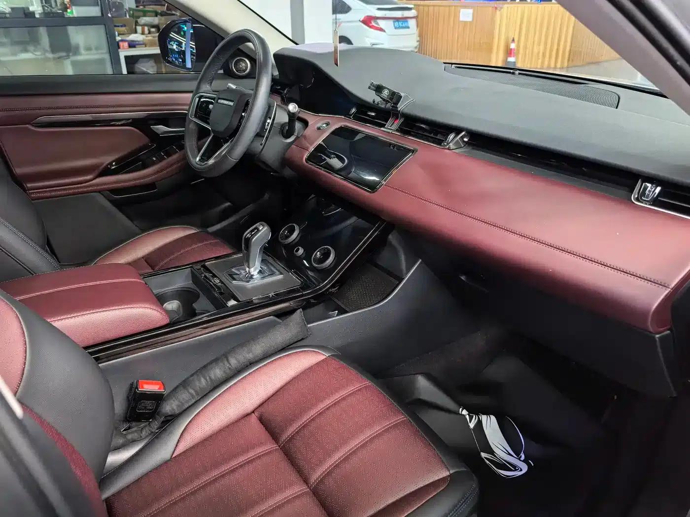 Range Rover Evoque 2021 Model: Evoque L 249PS R-Dynamic First Edition — миниатюра 16