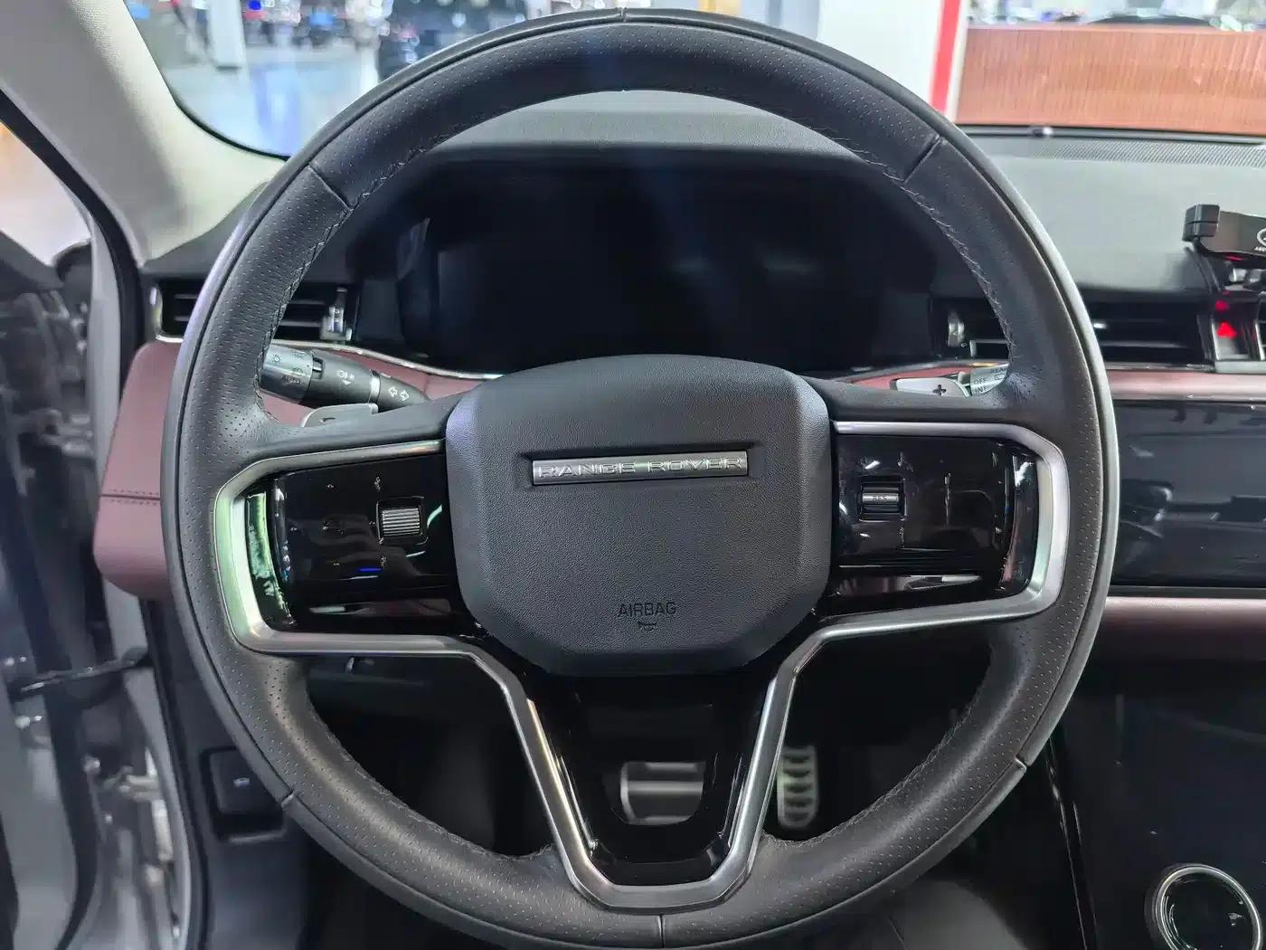 Range Rover Evoque 2021 Model: Evoque L 249PS R-Dynamic First Edition — миниатюра 5