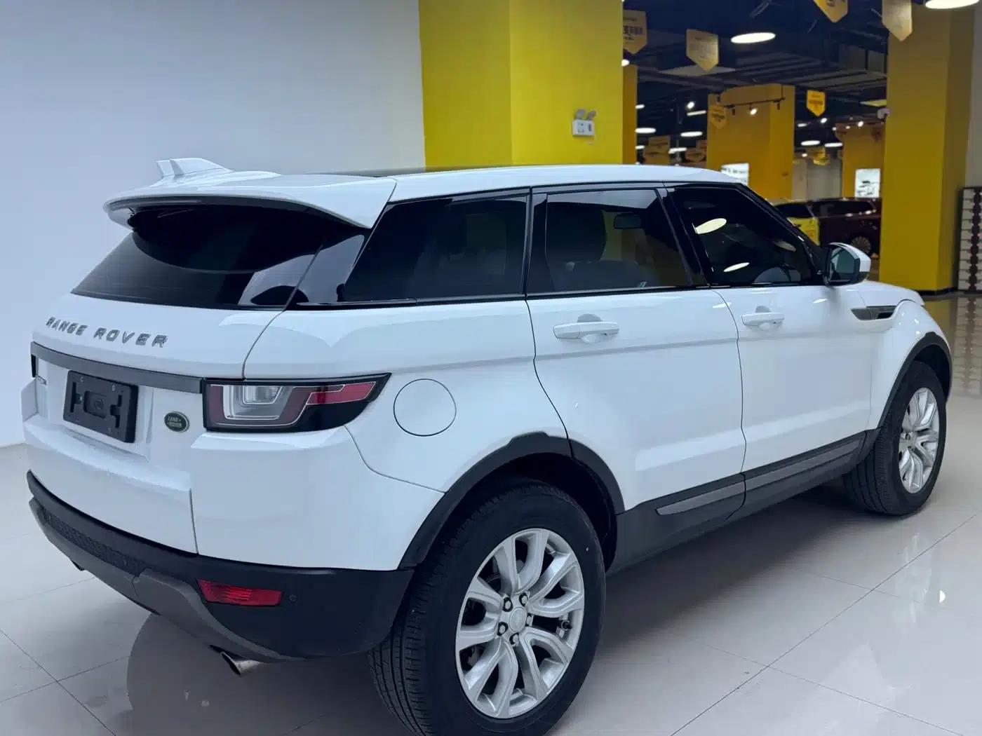 Range Rover Evoque 2018 200PS Pure New Style Edition — миниатюра 9