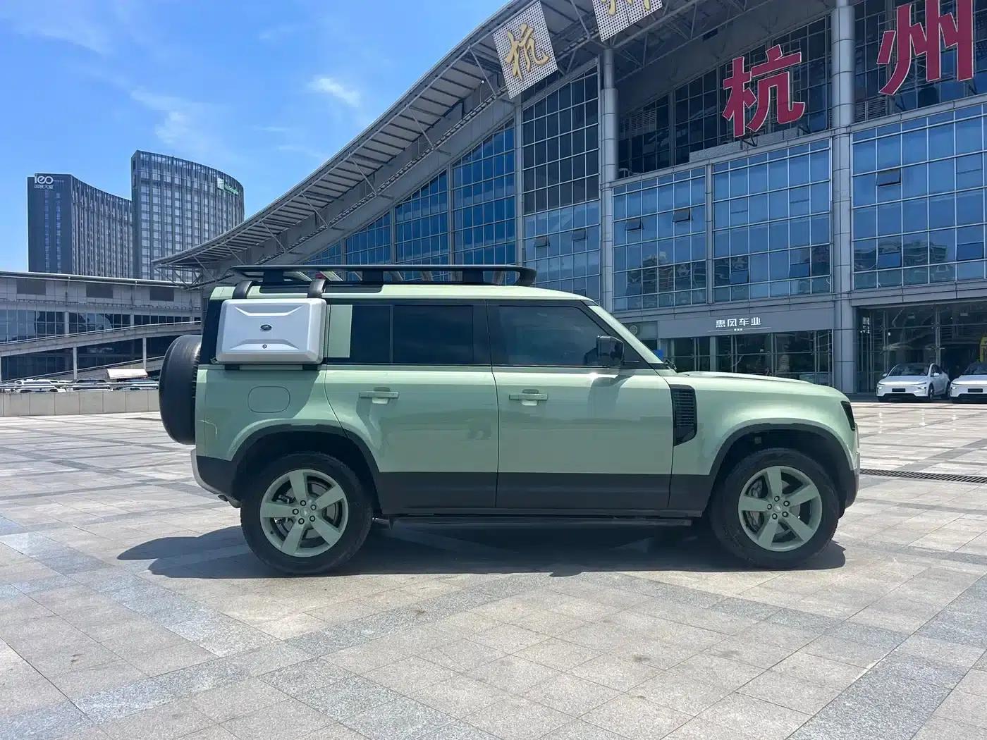 2023 Land Rover Defender 110 3.0T P400 75th Anniversary Edition — миниатюра 5