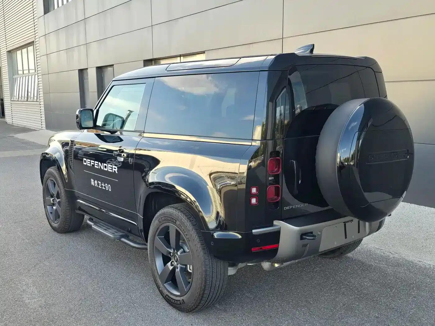 2025 Land Rover Defender 90 3.0T P400 X-Dynamic HSE — миниатюра 4