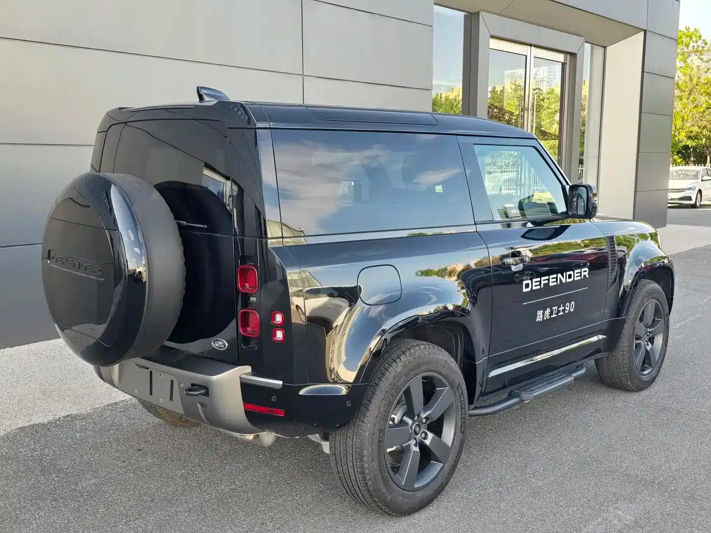 2025 Land Rover Defender 90 3.0T P400 X-Dynamic HSE — миниатюра 8
