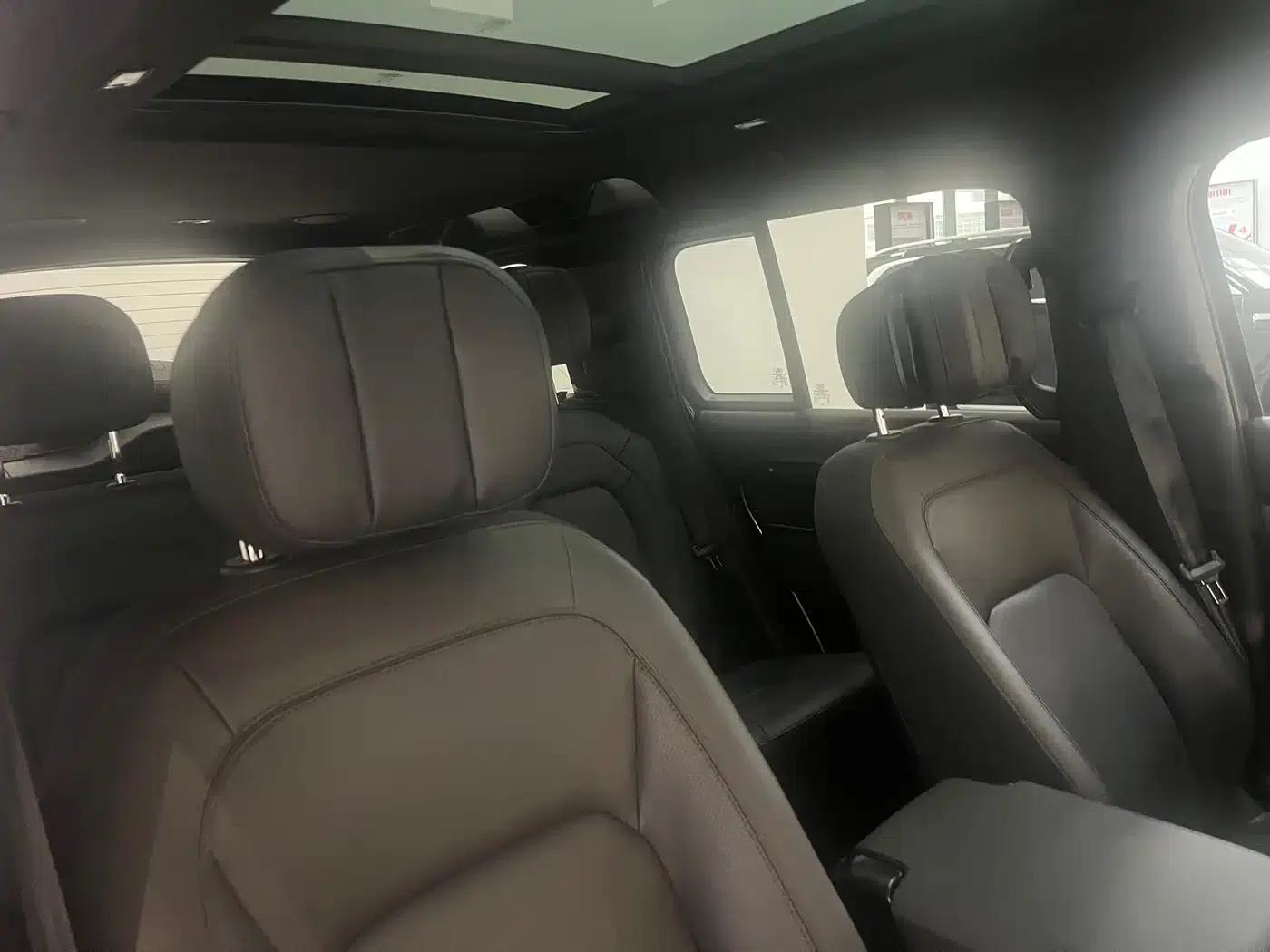 2025 Land Rover Defender 110 3.0T P400 X — миниатюра 11