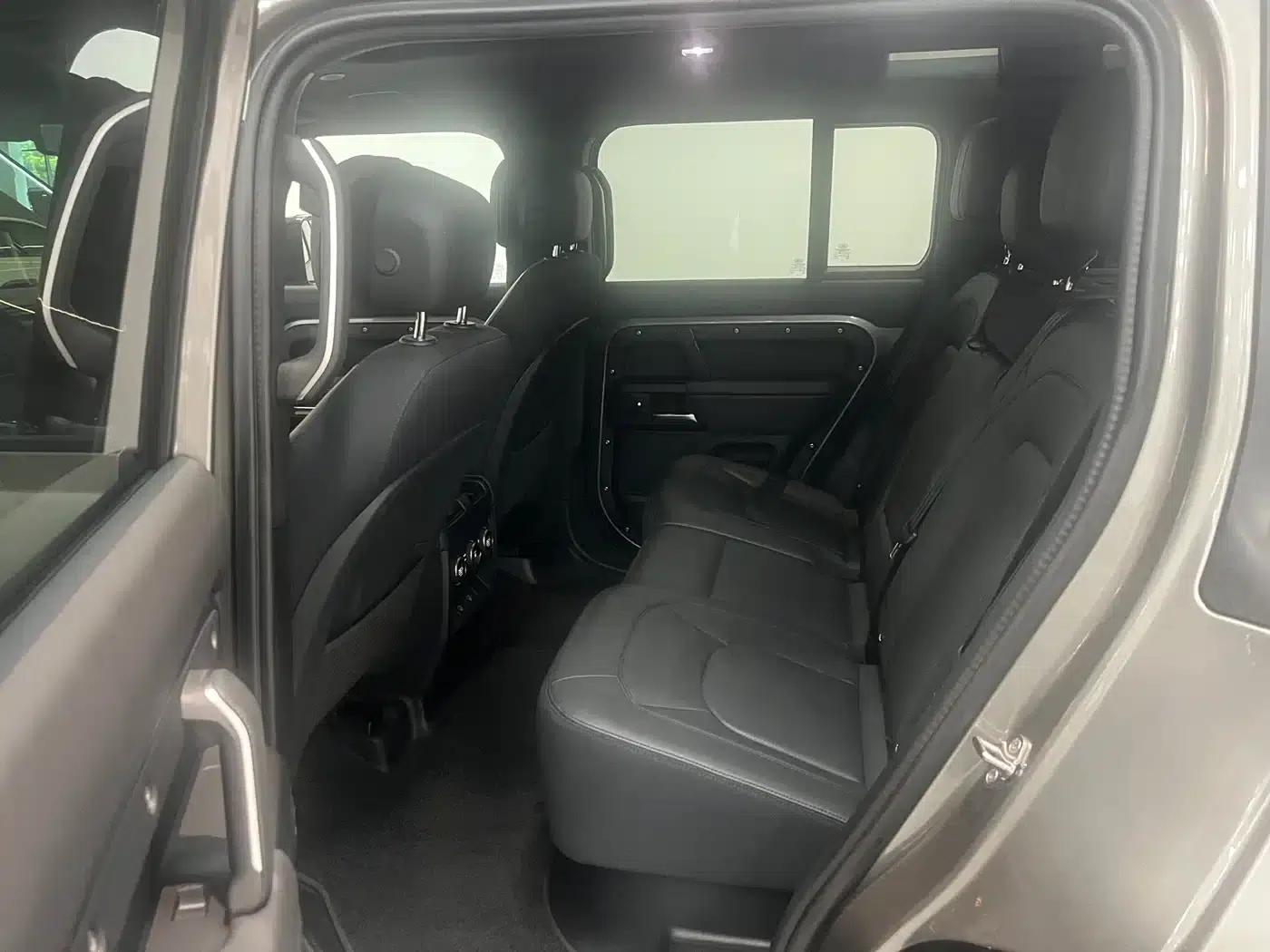 2025 Land Rover Defender 110 3.0T P400 X — миниатюра 9