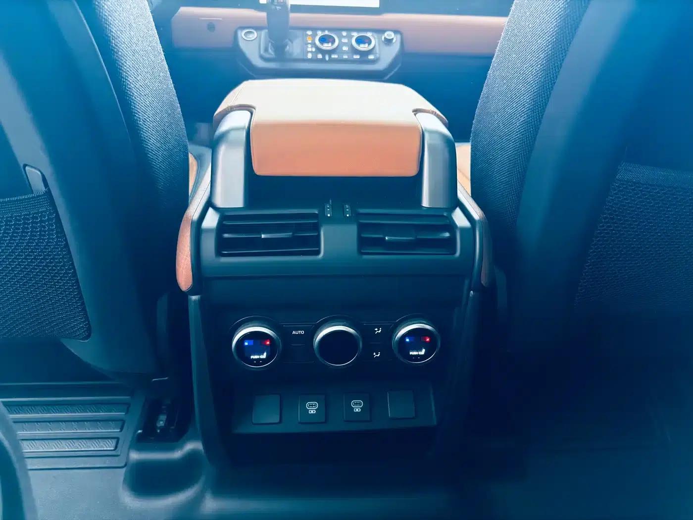 2023 Land Rover Defender Facelift 110 3.0T P400 X — миниатюра 17