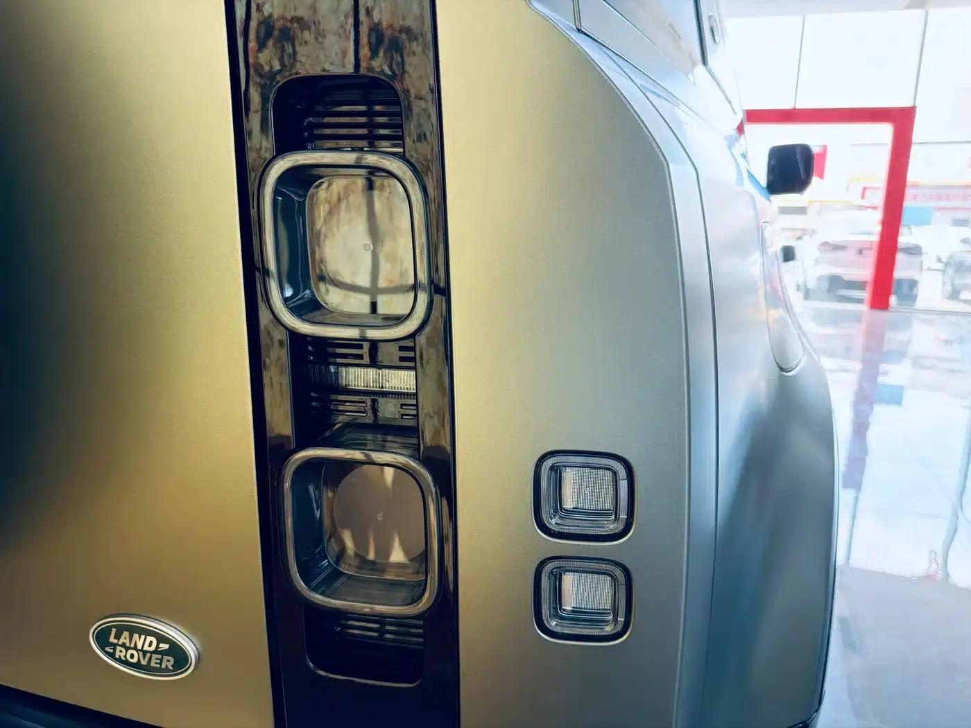 2023 Land Rover Defender Facelift 110 3.0T P400 X — миниатюра 23