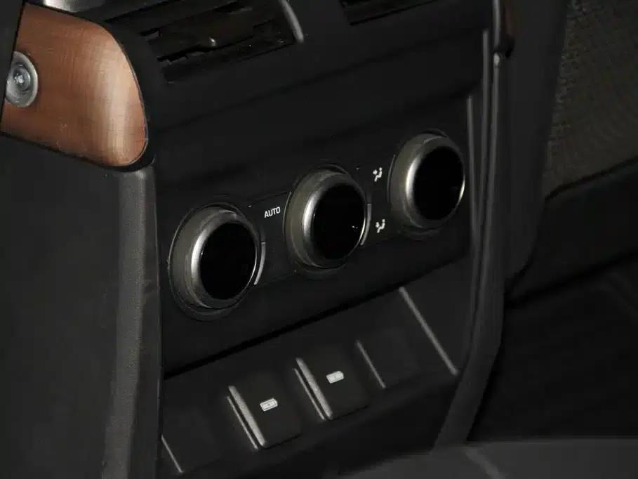 2023 Land Rover Defender Facelift 110 3.0T P400 X-DYNAMIC HSE — миниатюра 19