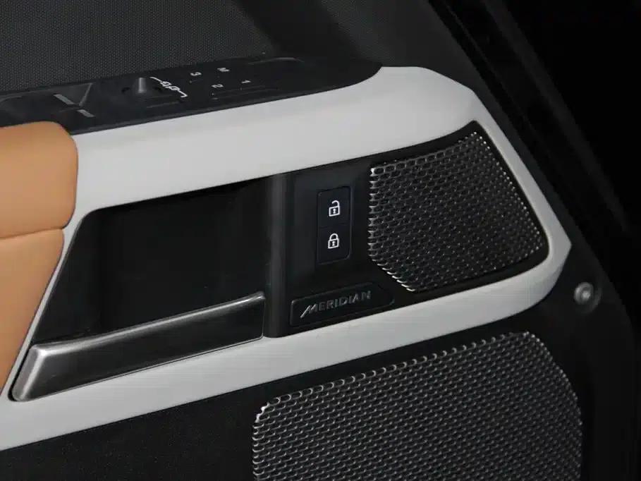 2023 Land Rover Defender Facelift 110 3.0T P400 X-DYNAMIC HSE — миниатюра 21