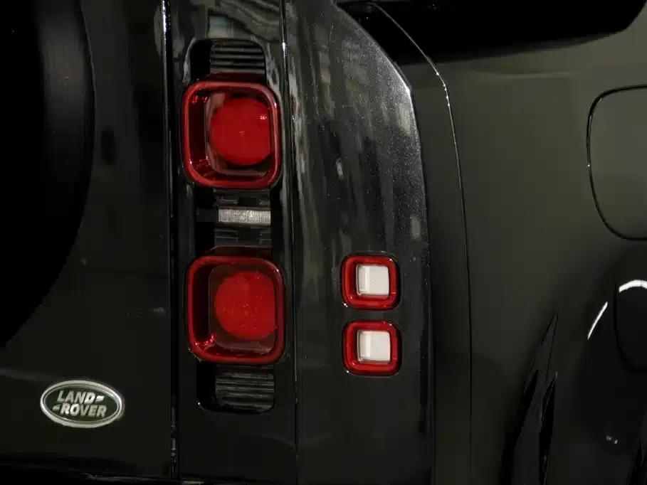 2023 Land Rover Defender Facelift 110 3.0T P400 X-DYNAMIC HSE — миниатюра 27