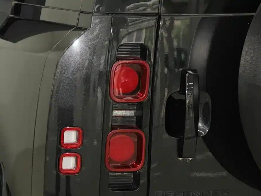 2023 Land Rover Defender Facelift 110 3.0T P400 X-DYNAMIC HSE — миниатюра 28