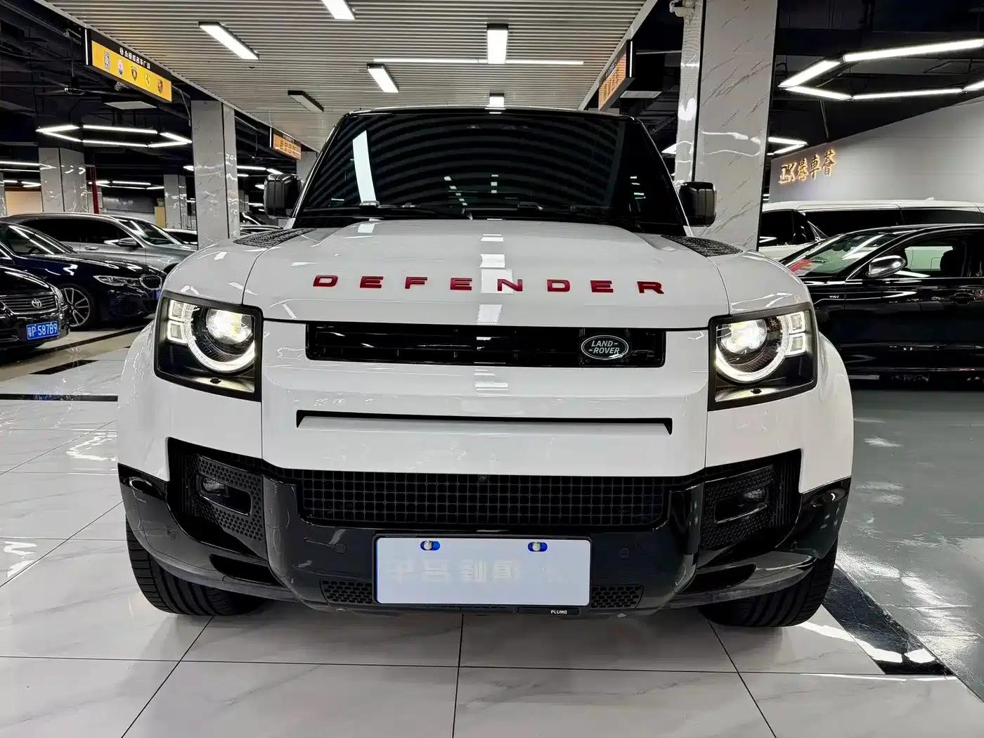 2025 Land Rover Defender 110 5.0T V8 — миниатюра 2