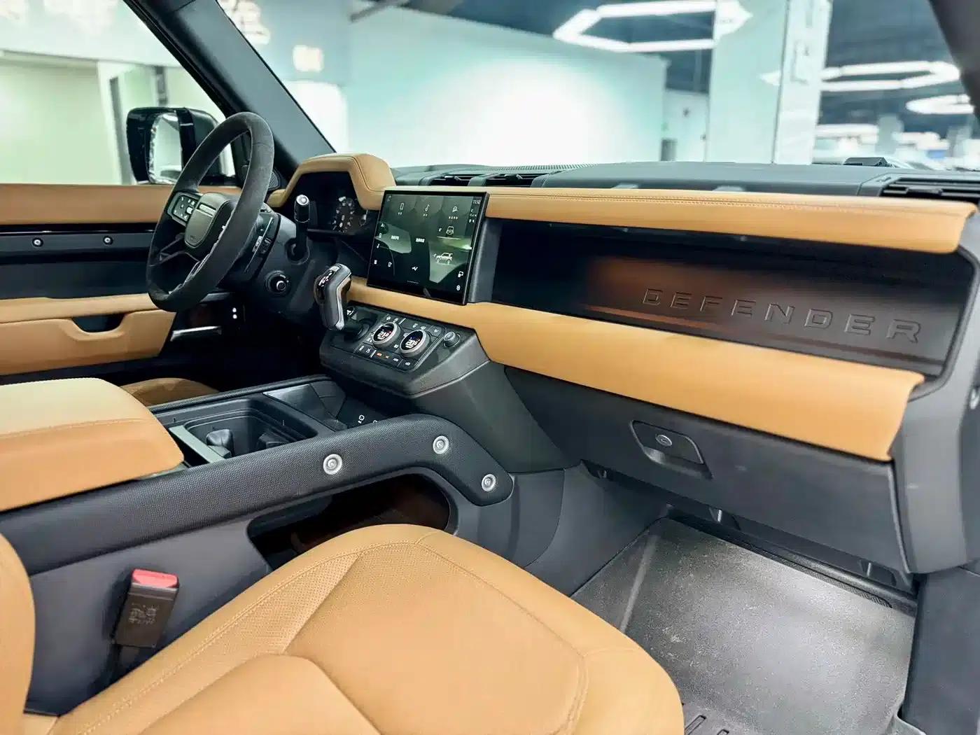 2025 Land Rover Defender 110 5.0T V8 — миниатюра 14