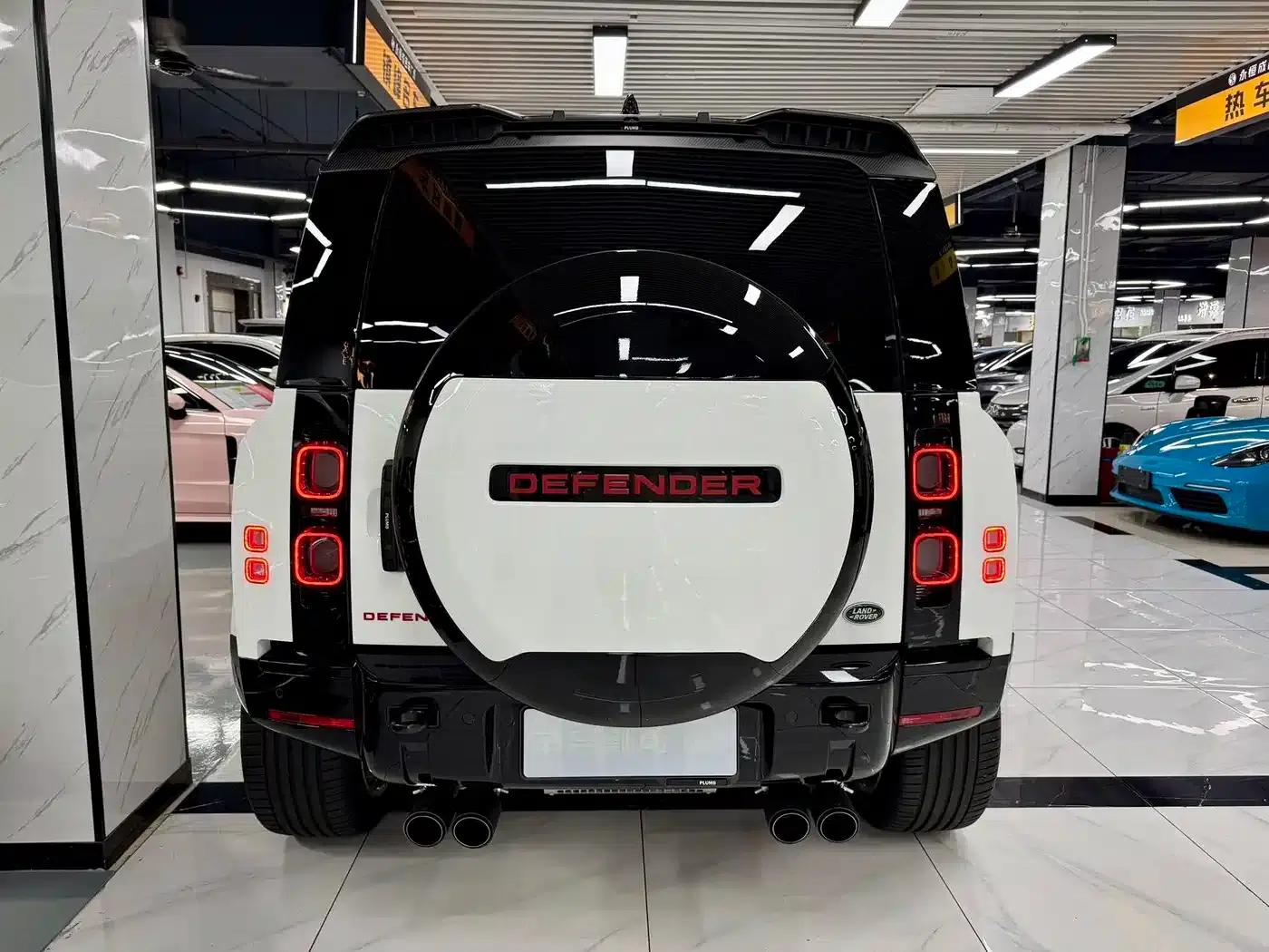 2025 Land Rover Defender 110 5.0T V8 — миниатюра 19