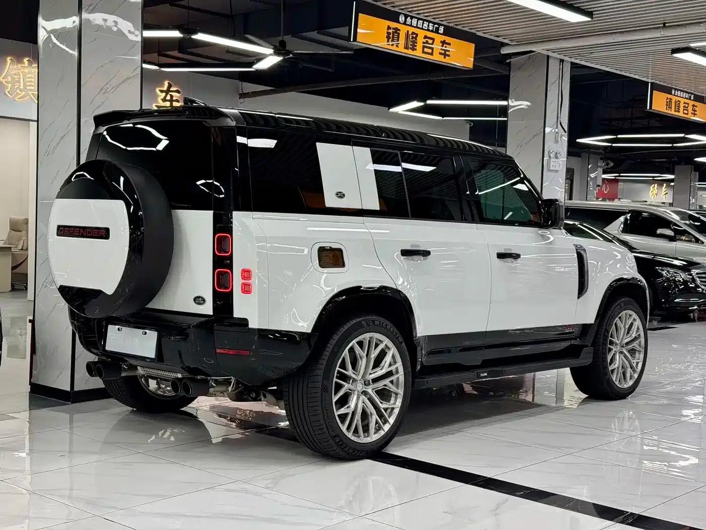 2025 Land Rover Defender 110 5.0T V8 — миниатюра 20