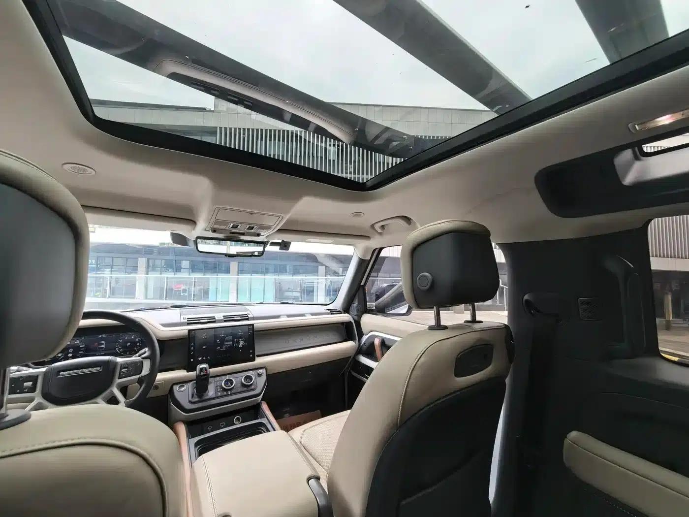 Land Rover Defender 2022 90 2.0T P300 Tiger Edition — миниатюра 13