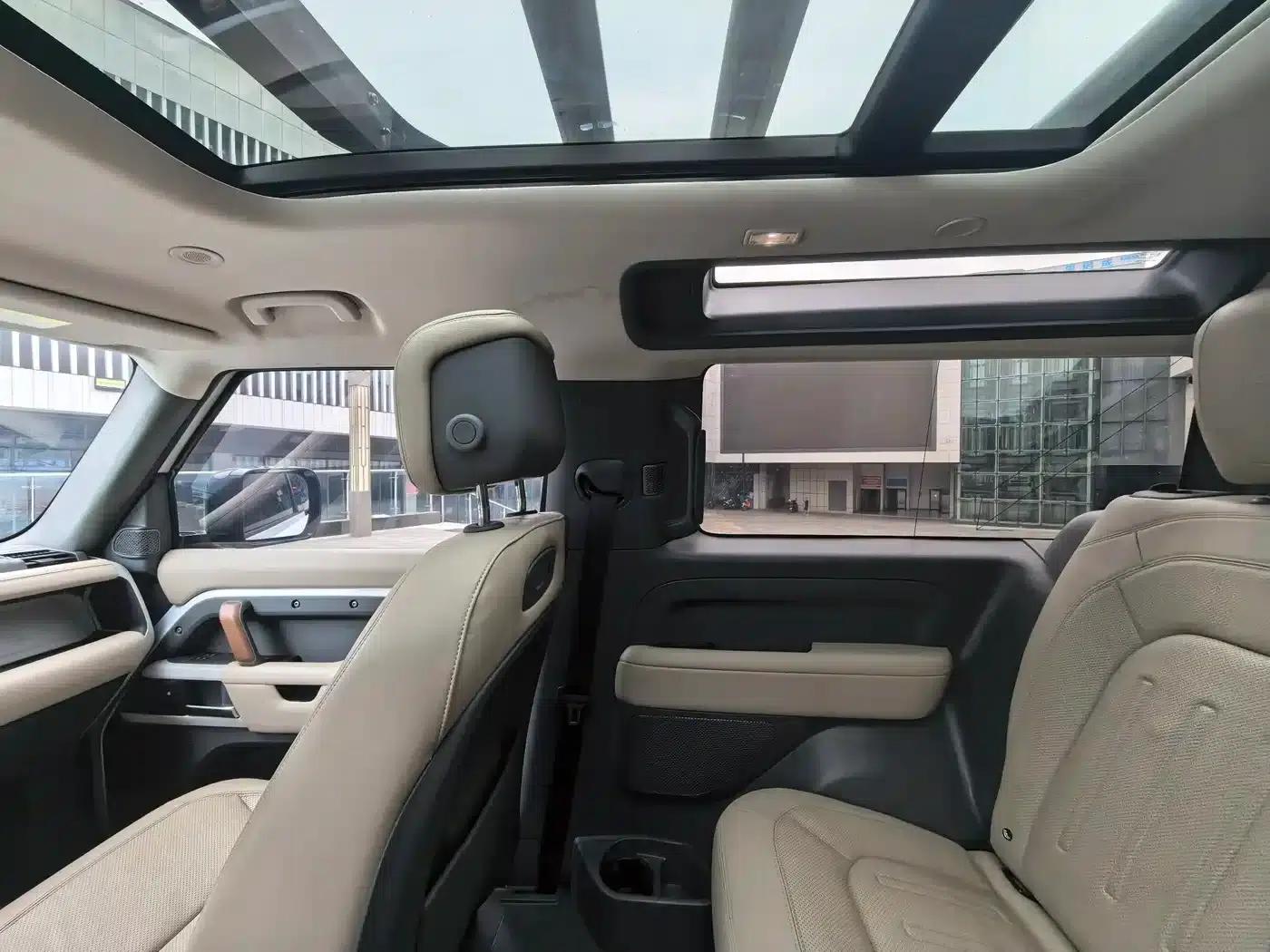 Land Rover Defender 2022 90 2.0T P300 Tiger Edition — миниатюра 14