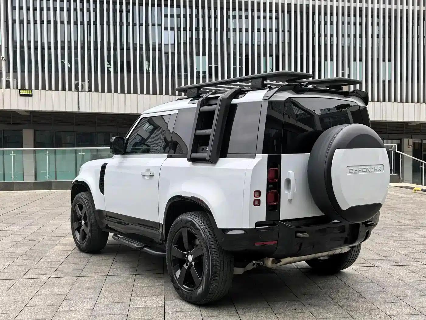Land Rover Defender 2022 90 2.0T P300 Tiger Edition — миниатюра 15