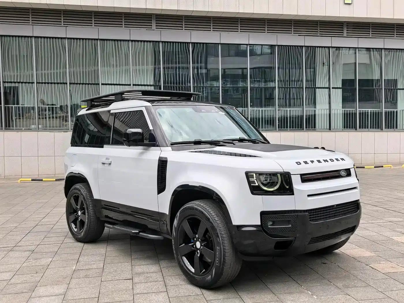 Land Rover Defender 2022 90 2.0T P300 Tiger Edition — миниатюра 3