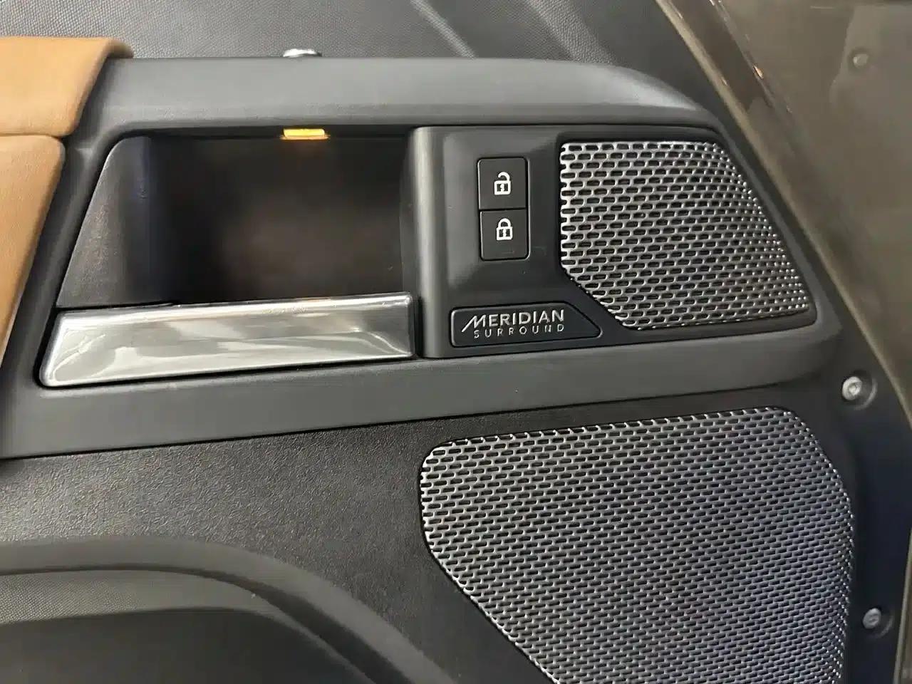 2022 Land Rover Defender 110 P400 X — миниатюра 9