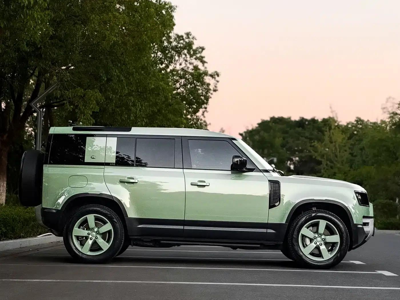2023 Land Rover Defender 110 3.0T P400 75th Anniversary Edition — миниатюра 4
