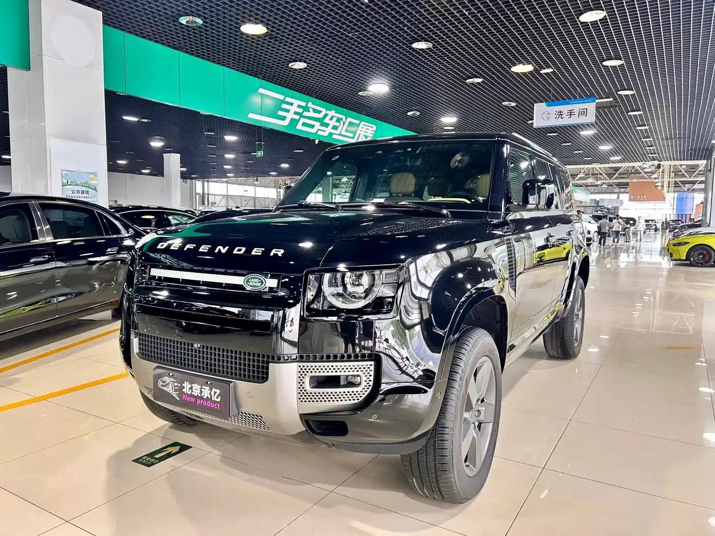 Land Rover Defender 2025 130 3.0T P400 7-Seat Luxury Edition — миниатюра 1