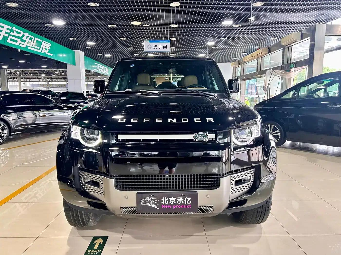 Land Rover Defender 2025 130 3.0T P400 7-Seat Luxury Edition — миниатюра 2