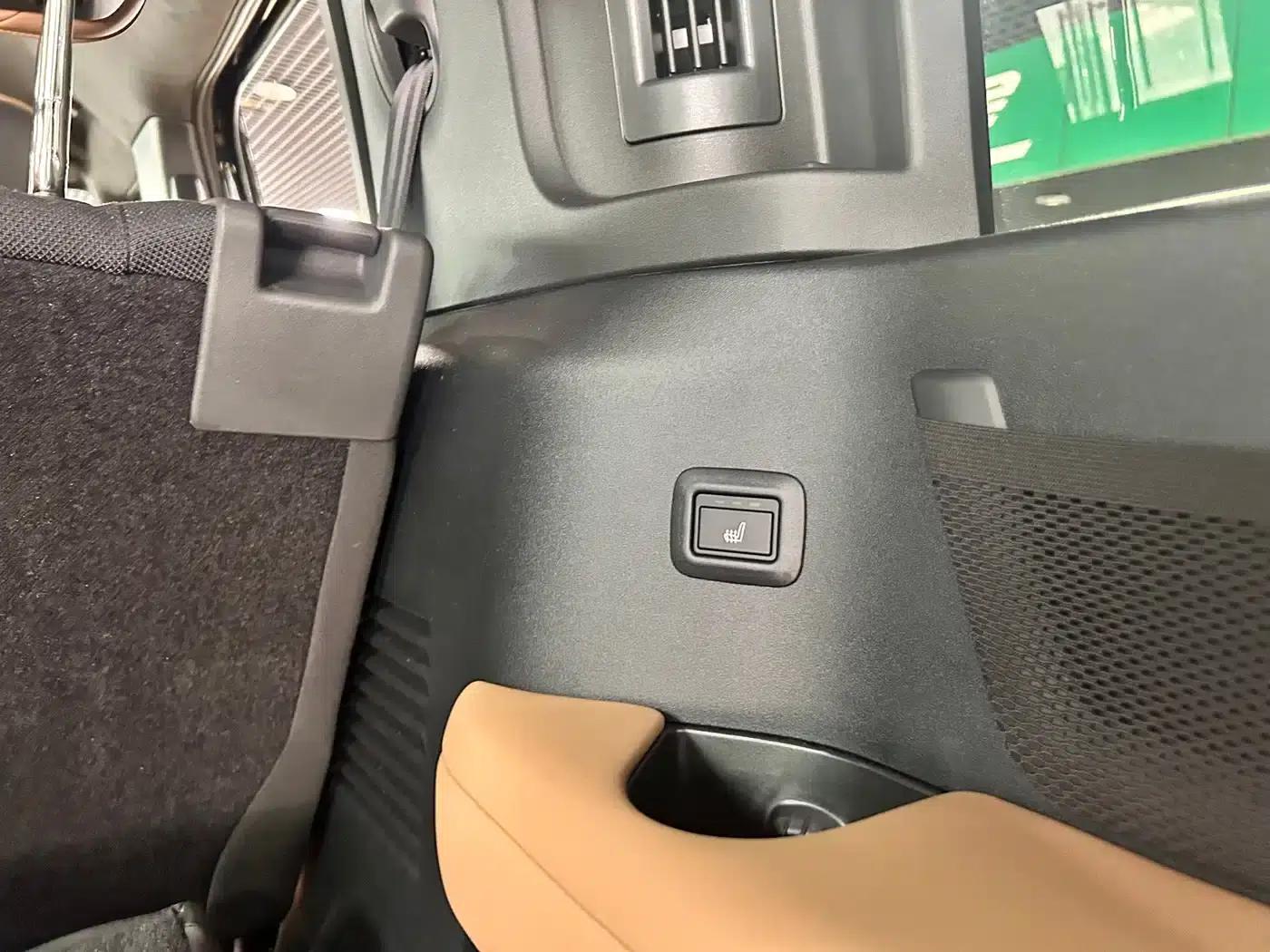Land Rover Defender 2025 130 3.0T P400 7-Seat Luxury Edition — миниатюра 12