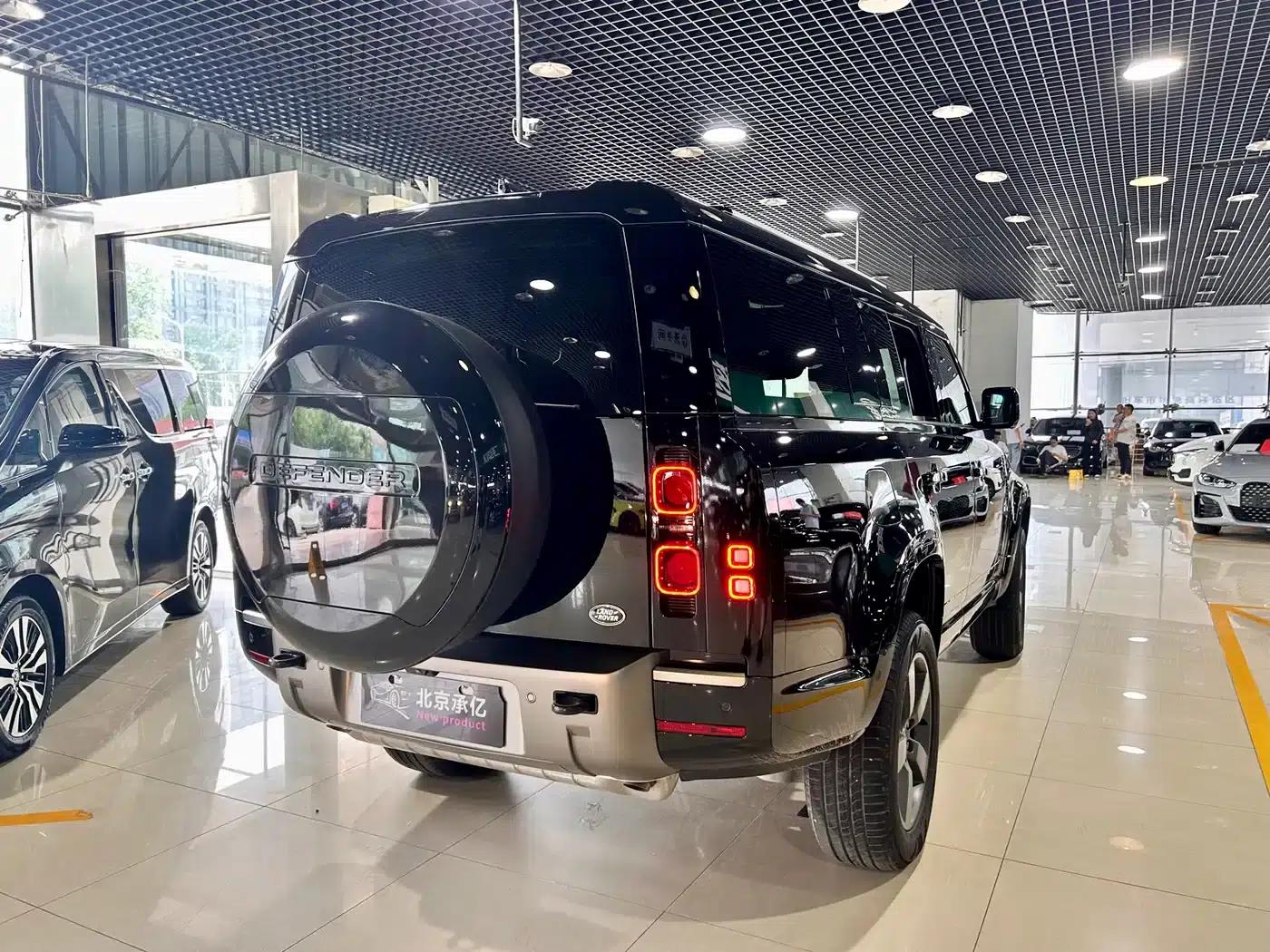 Land Rover Defender 2025 130 3.0T P400 7-Seat Luxury Edition — миниатюра 16