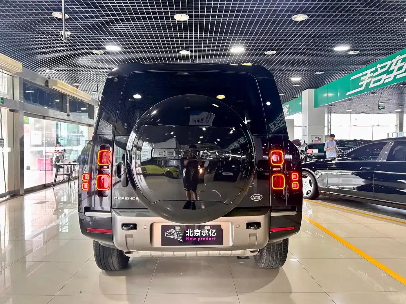 Land Rover Defender 2025 130 3.0T P400 7-Seat Luxury Edition — миниатюра 17