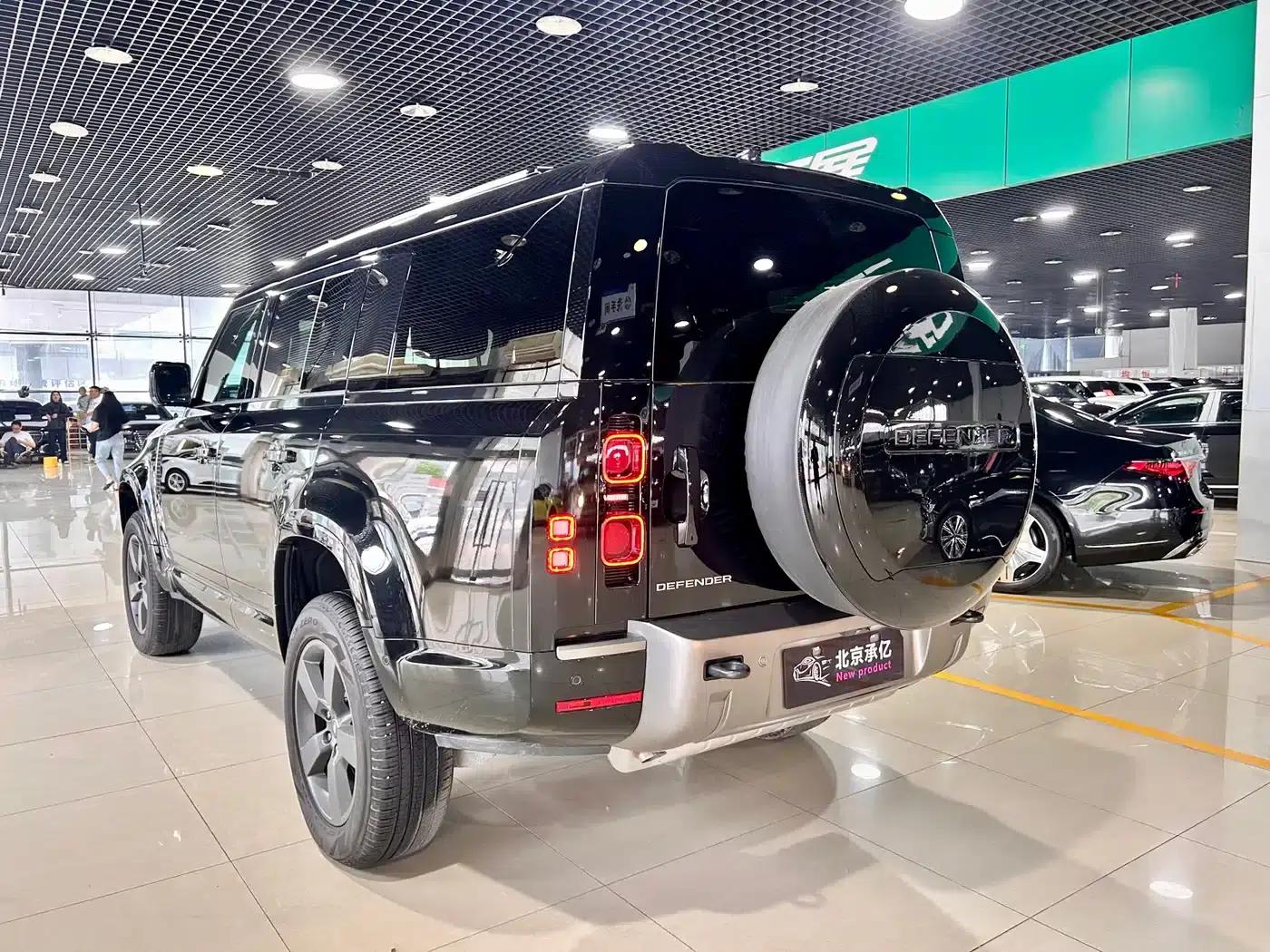 Land Rover Defender 2025 130 3.0T P400 7-Seat Luxury Edition — миниатюра 18