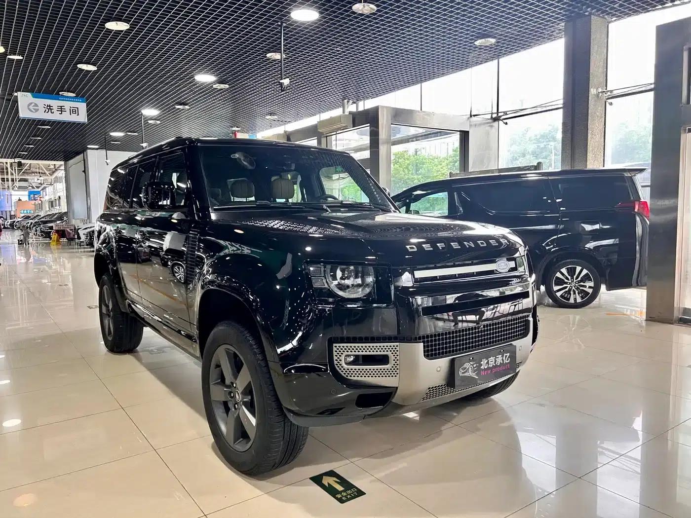 Land Rover Defender 2025 130 3.0T P400 7-Seat Luxury Edition — миниатюра 3