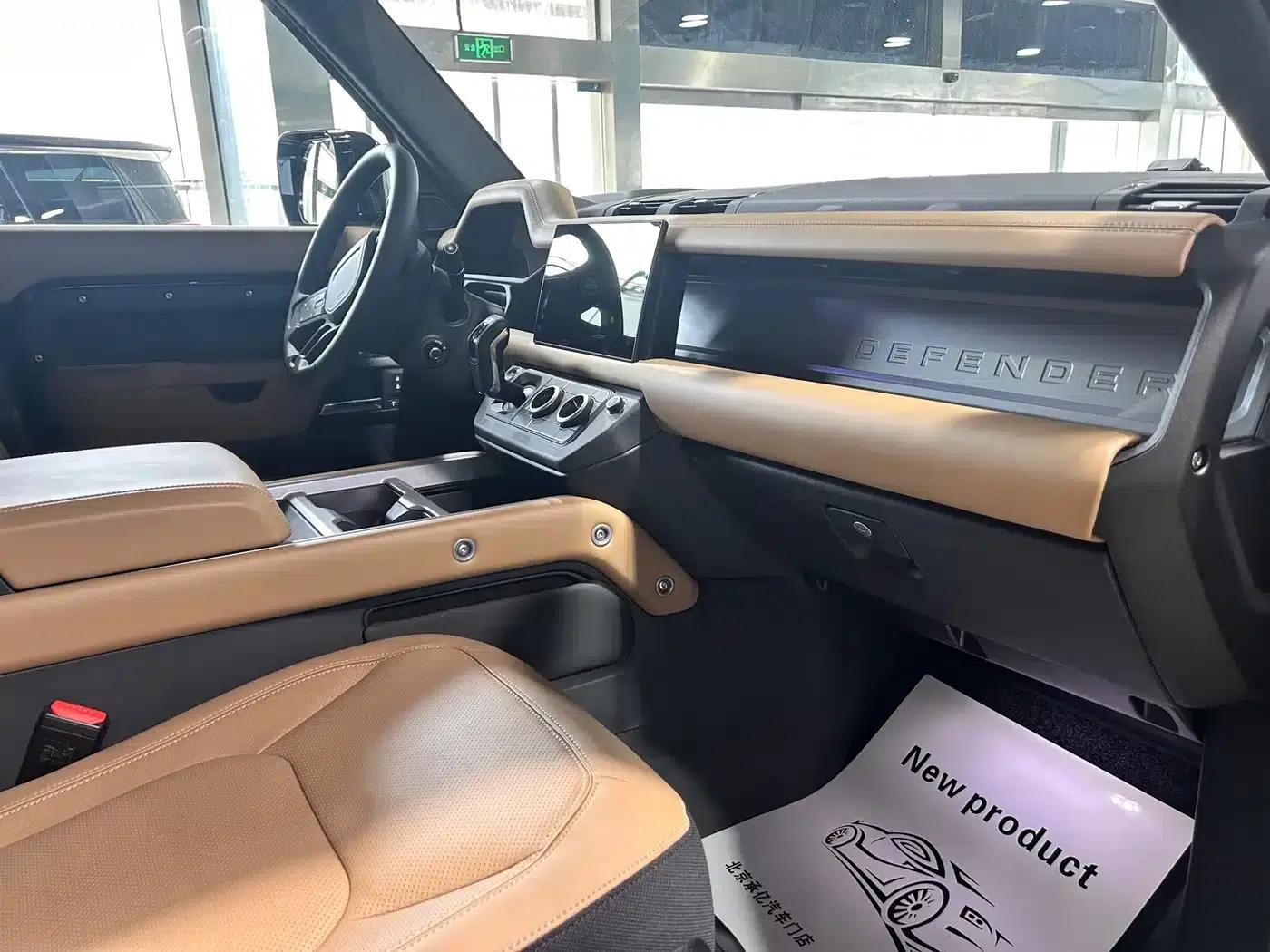 Land Rover Defender 2025 130 3.0T P400 7-Seat Luxury Edition — миниатюра 4