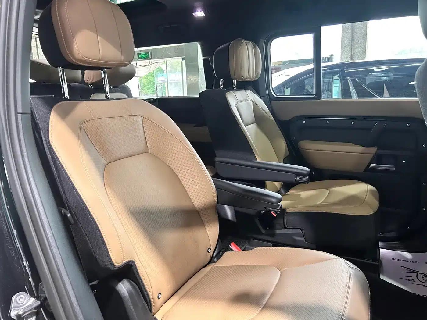 Land Rover Defender 2025 130 3.0T P400 7-Seat Luxury Edition — миниатюра 5