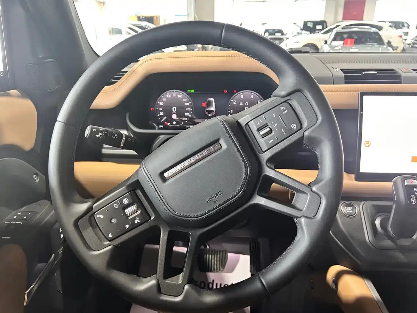 Land Rover Defender 2025 130 3.0T P400 7-Seat Luxury Edition — миниатюра 8