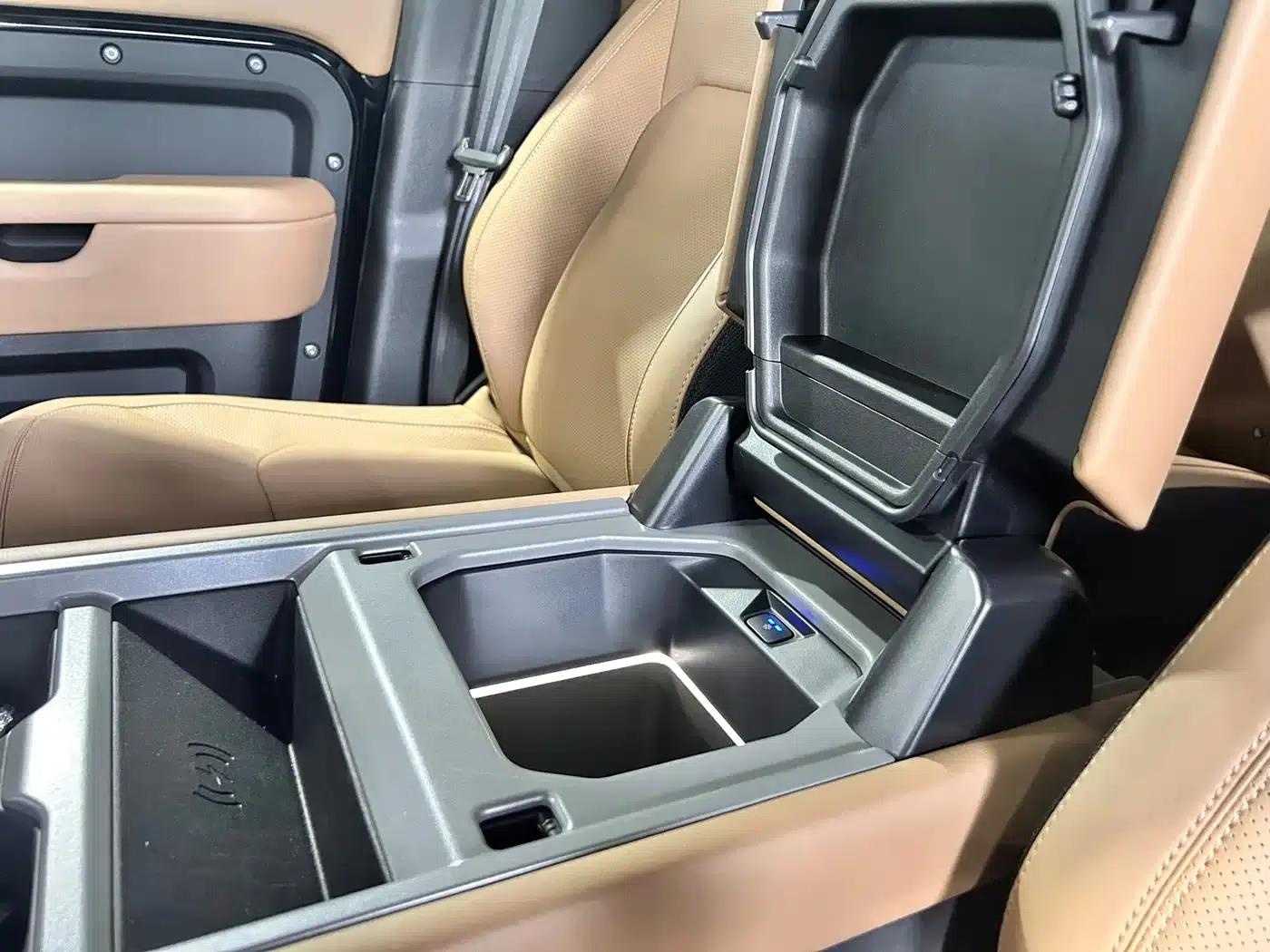 Land Rover Defender 2025 130 3.0T P400 7-Seat Luxury Edition — миниатюра 10