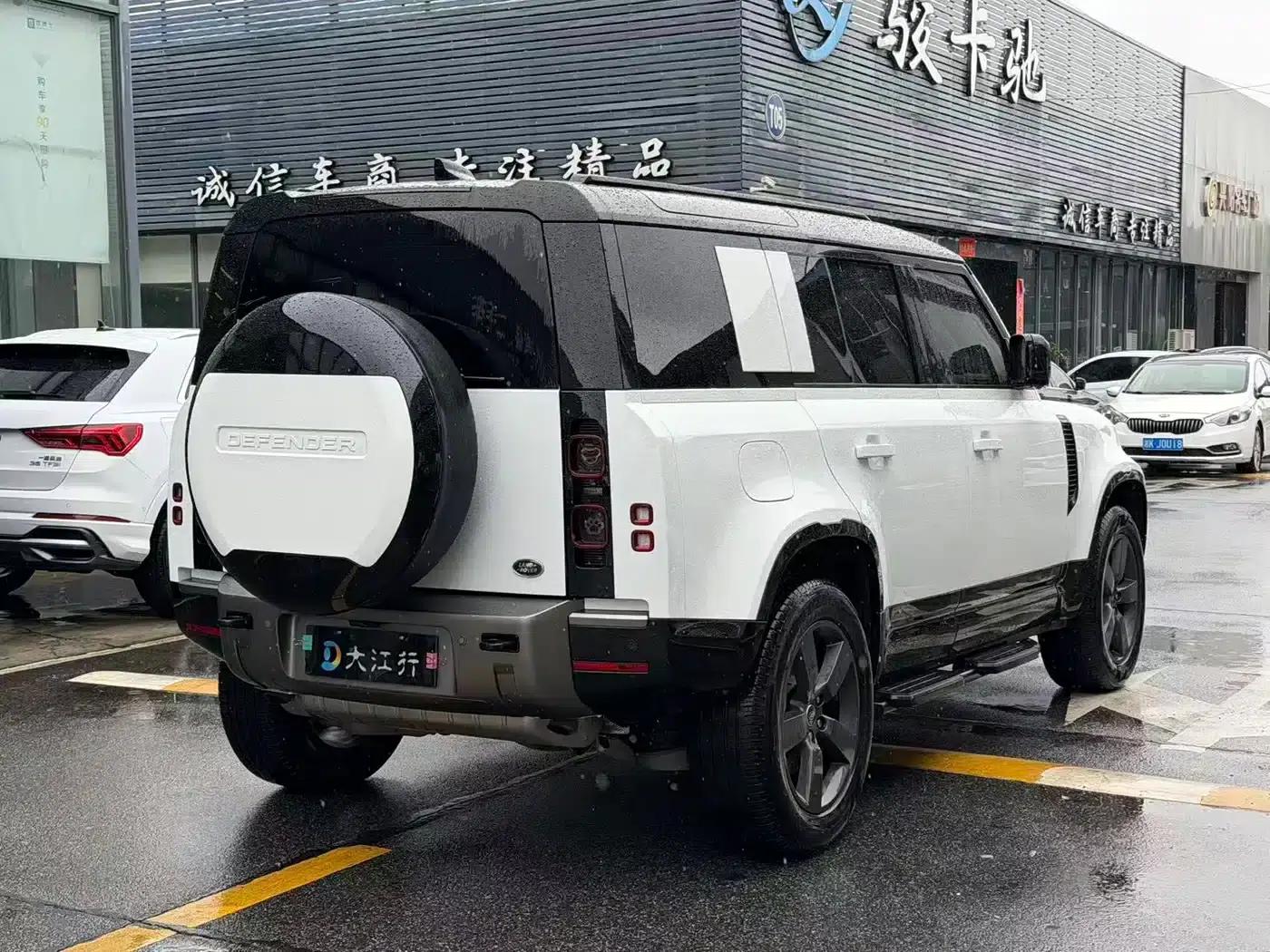 2025 Land Rover Defender 110 3.0T P400 X-Dynamic HSE — миниатюра 11