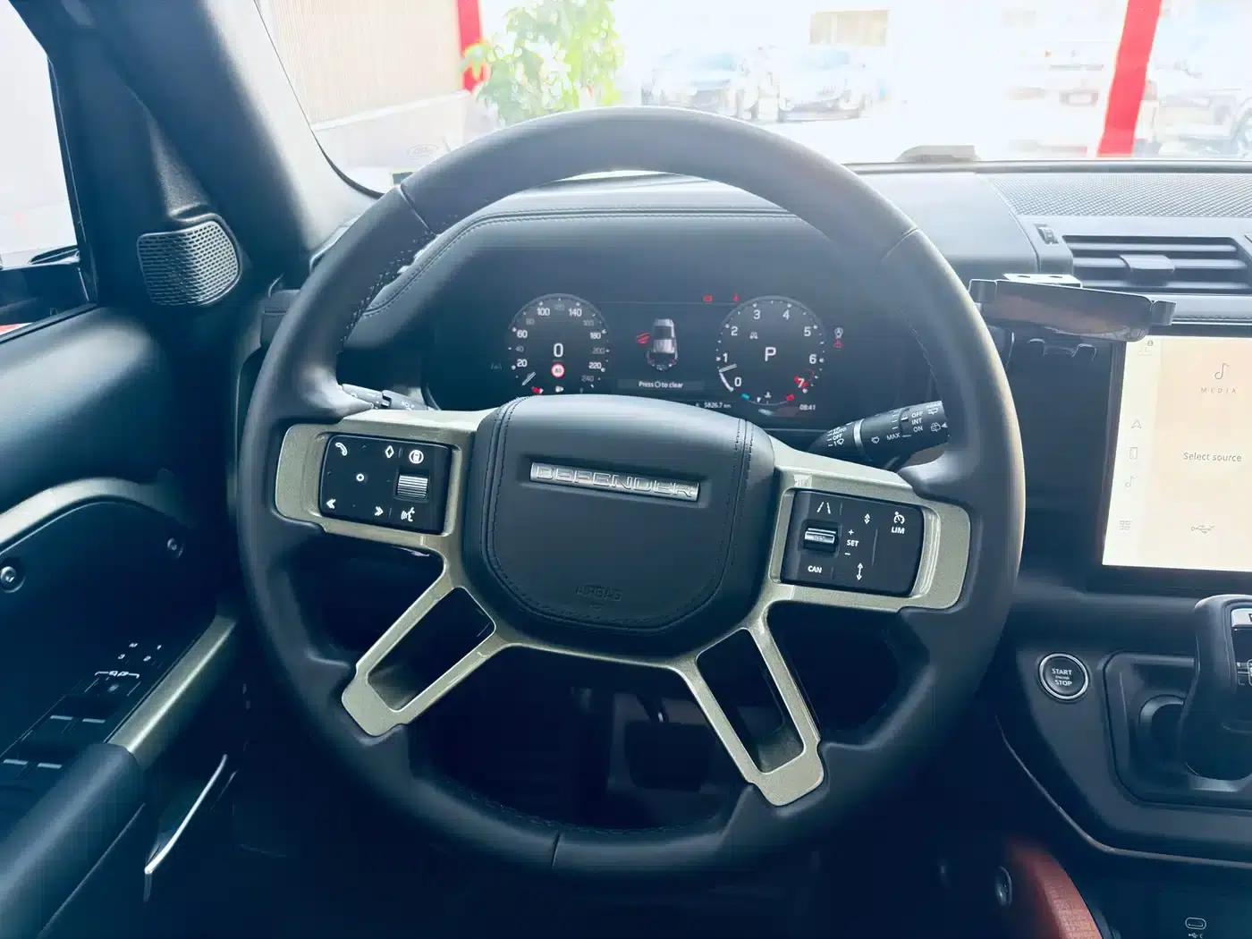 2024 Land Rover Defender 110 3.0T P400 X-DYNAMIC HSE — миниатюра 13