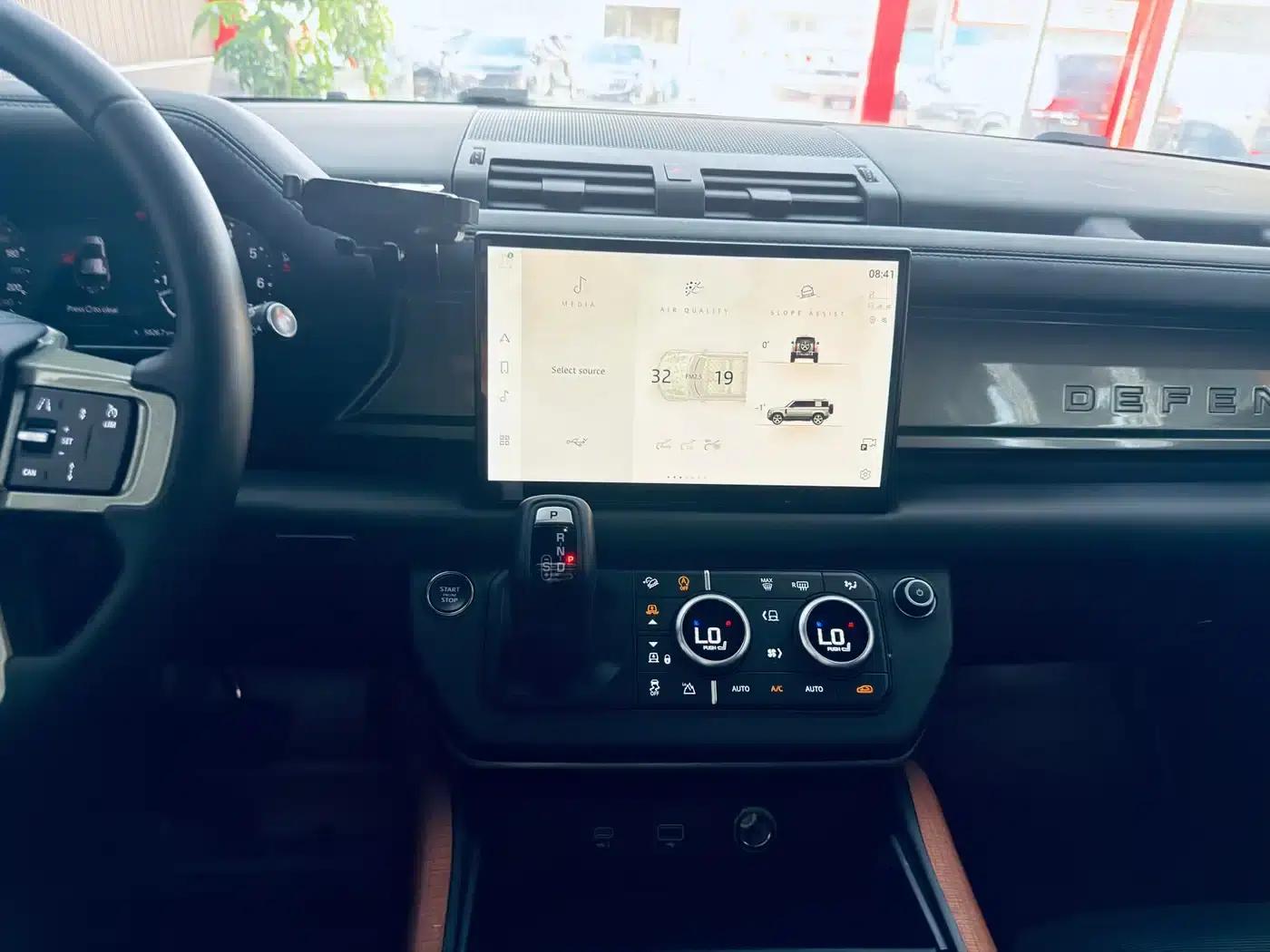 2024 Land Rover Defender 110 3.0T P400 X-DYNAMIC HSE — миниатюра 14