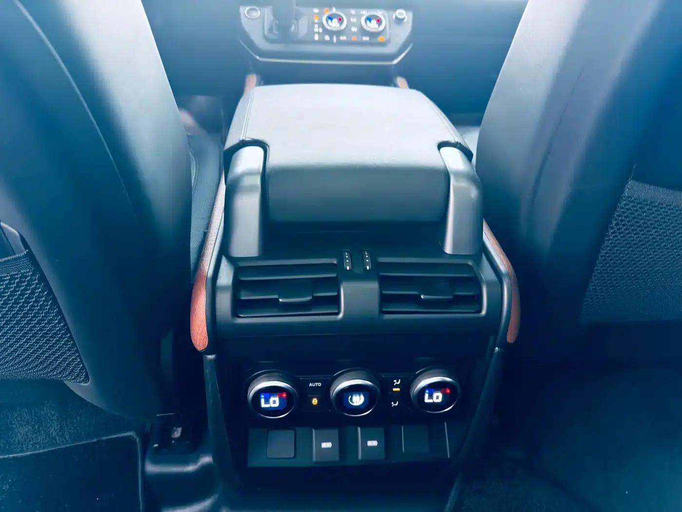 2024 Land Rover Defender 110 3.0T P400 X-DYNAMIC HSE — миниатюра 17