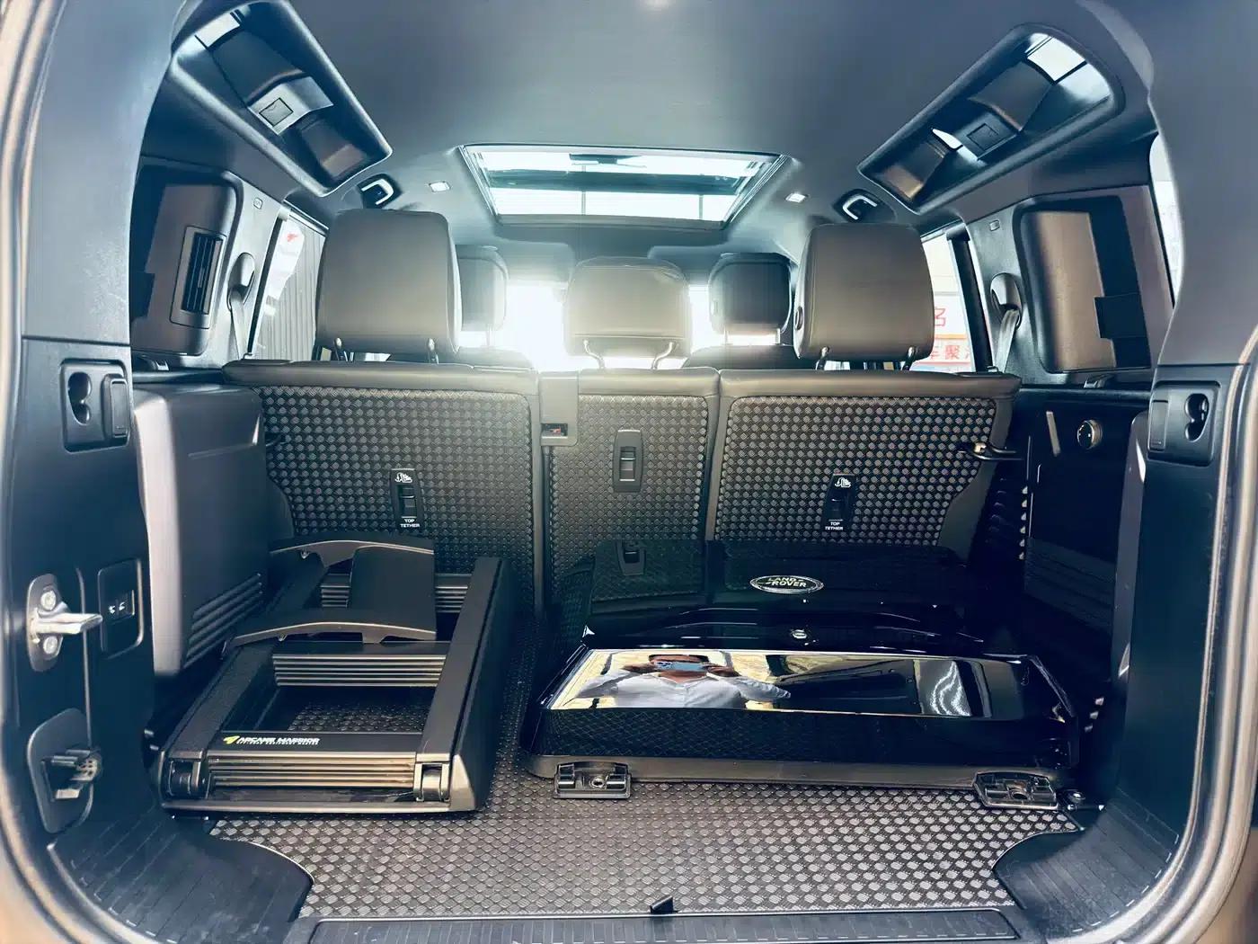 2024 Land Rover Defender 110 3.0T P400 X-DYNAMIC HSE — миниатюра 21