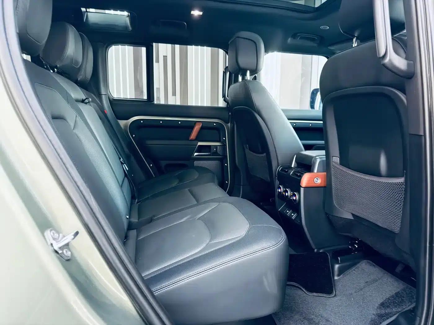 2024 Land Rover Defender 110 3.0T P400 X-DYNAMIC HSE — миниатюра 25