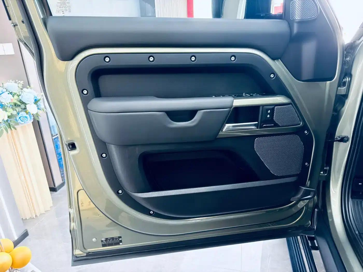 2024 Land Rover Defender 110 3.0T P400 X-DYNAMIC HSE — миниатюра 6
